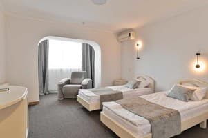 Отель Makis Hotel SPA. Люкс двухместный двухкомнатный (2+2) 5