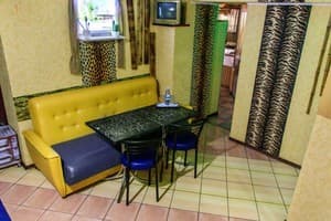 Мини-отель Mamba Hotel. №5 Двухкомнатный номер с джакузи и кинотеатром – в укрытии 16