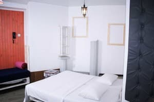 Мини-отель Mamba Hotel. №8 Семейный номер с качелью - в укрытие 3