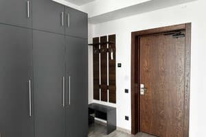 Отель Mayster Home. Люкс двухместный с балконом и ванной 3