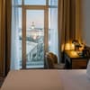 Отель Nadiya Palace. Люкс двухместный (Джуниор) с видом на Ратушу 2