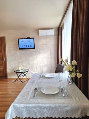 Напротив театра им.Гоголя (Alex Apartments (бесконтактное поселение 24/7) 12