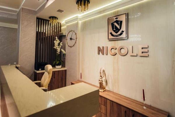 Nicole 11