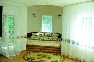 Отель Oazis-M. Стандарт двухместный с кроватью размера «queen-size» и балконом 1
