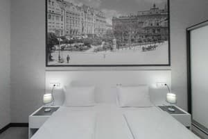 Апарт-отель Opera Passage Hotel & Apartment. Стандарт двухместный Номер с Балконом 305 1