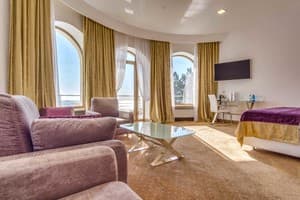 Готель Panorama De Luxe. Люкс двомісний з преміум балконом та видом на море 1