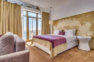 Готель Panorama De Luxe. Люкс двомісний  з ванною, балконом та видом на море 1