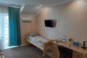 Отель Park Hotel. Стандарт трехместный с видом на озеро 10