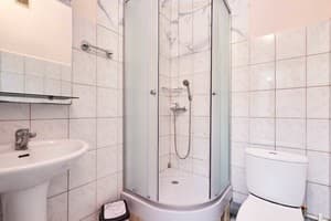 Хостел Perron. Люкс трехместный улучшенный, семейный, двухкомнатный 8