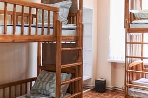 Хостел Perron. Место в мужском 6-местном номере  4