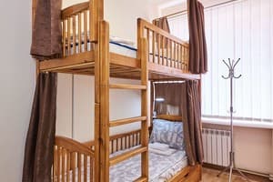 Хостел Perron. Место в общем 6-местном номере  2