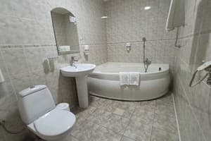 Готель Raziotel Кривий Ріг. Люкс двомісний  5