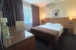 Готель Raziotel Кривий Ріг. Люкс двомісний  9