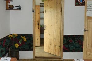 Частная усадьба Родинне гніздо (с.Канава). Коттедж 6-местный Крестьянская хата 3