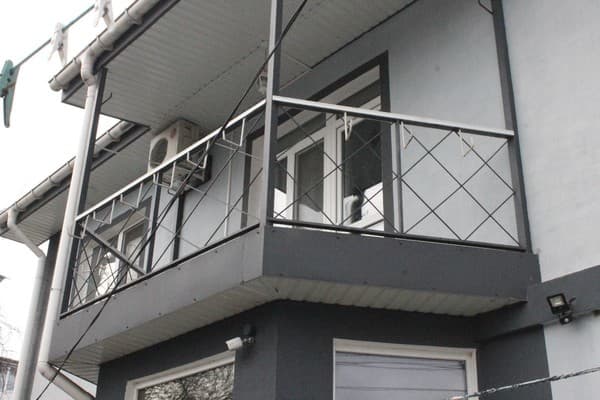 SWALLOW HOUSE 10