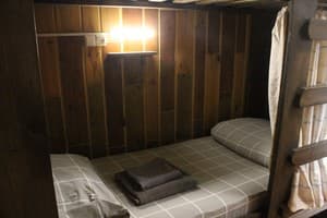 Хостел SWALLOW HOUSE. Место в общем 4-местном номере  3