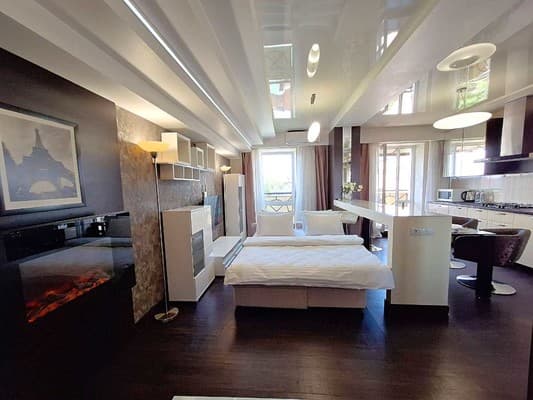 Самая большая кровать в Полтаве. Alex Apartments Круглосуточно бесконтактное заселение 5