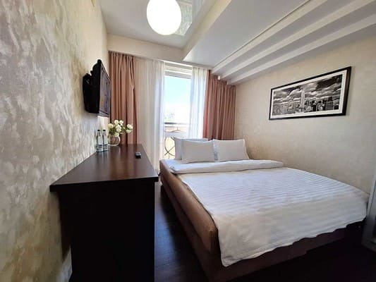 Самая большая кровать в Полтаве. Alex Apartments Круглосуточно бесконтактное заселение 8
