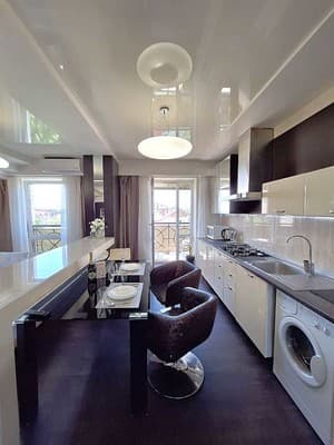 Самая большая кровать в Полтаве. Alex Apartments Круглосуточно бесконтактное заселение 11