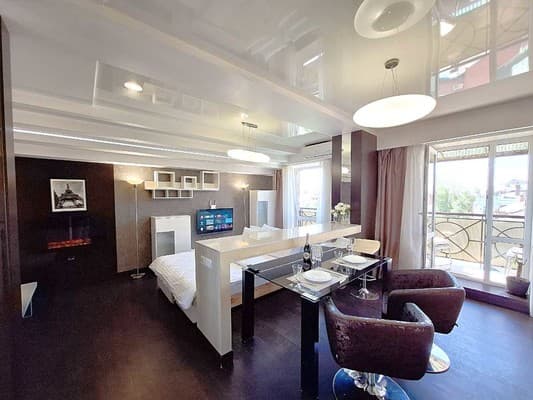 Самая большая кровать в Полтаве. Alex Apartments Круглосуточно бесконтактное заселение 15
