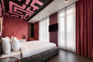 Готельно-ресторанний комплекс Spatium Medical & Wellness Hotel. Люкс 4-місний Penthouse Collection:«Pink Panther» 7