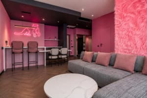 Готельно-ресторанний комплекс Spatium Medical & Wellness Hotel. Люкс 4-місний Penthouse Collection:«Pink Panther» 17