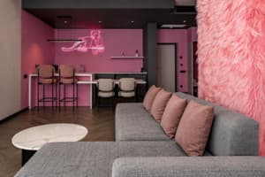 Готельно-ресторанний комплекс Spatium Medical & Wellness Hotel. Люкс 4-місний Penthouse Collection:«Pink Panther» 1