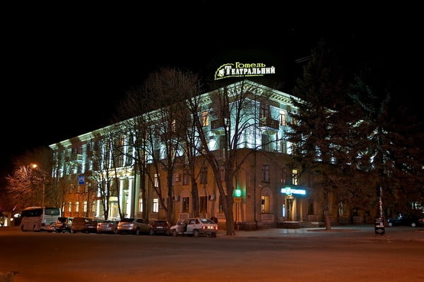 Театральный 1