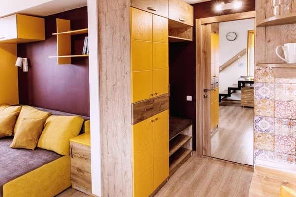 U House 12