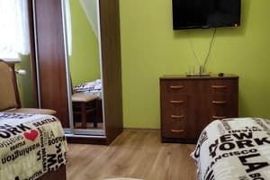 У Ярослава 8