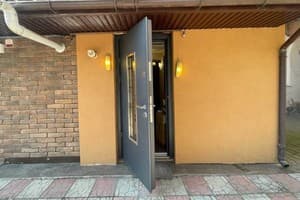 В центре города на ул. Главная 5