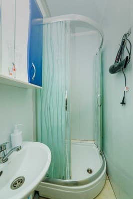 В центре возле Каштановой Аллеи ул. Соборности 46-А. Alex Apartments 13