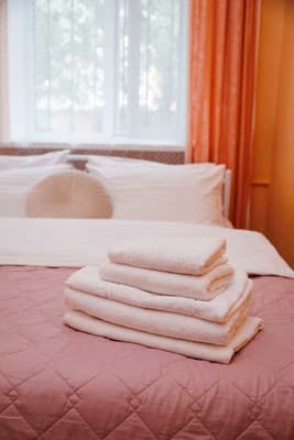 В центре возле Каштановой Аллеи ул. Соборности 46-А. Alex Apartments 3