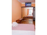 В центре возле Каштановой Аллеи ул. Соборности 46-А. Alex Apartments 2