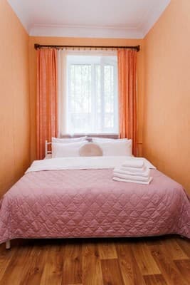 В центре возле Каштановой Аллеи ул. Соборности 46-А. Alex Apartments 1