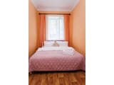В центре возле Каштановой Аллеи ул. Соборности 46-А. Alex Apartments 1