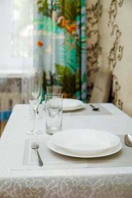 В центре возле Каштановой Аллеи ул. Соборности 46-А. Alex Apartments 6