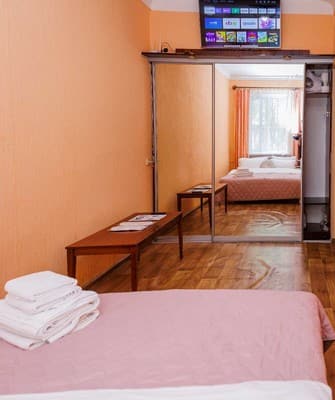 В центре возле Каштановой Аллеи ул. Соборности 46-А. Alex Apartments 4