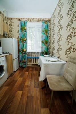 В центре возле Каштановой Аллеи ул. Соборности 46-А. Alex Apartments 8