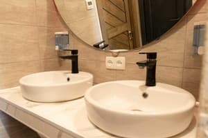Хостел ViktoryHome. Місце у жіночому 6-місному номері верхнє 6