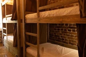 Хостел ViktoryHome. Місце у загальному 4-місному номері верхнє 2