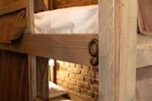 Хостел ViktoryHome. Місце у загальному 6-місному номері нижнє 1