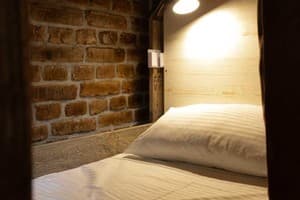 Хостел ViktoryHome. Місце у загальному 6-місному номері верхнє 2
