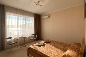 Яхт-клуб «Бомбардир» 38