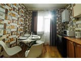 Яскраві квіти. Alex Apartments. Безконтактне заселення 24/7 2