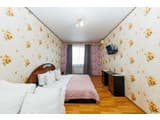 Яскраві квіти. Alex Apartments. Безконтактне заселення 24/7 9