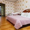Яскраві квіти. Alex Apartments. Безконтактне заселення 24/7 10-11/28