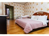 Яскраві квіти. Alex Apartments. Безконтактне заселення 24/7 10