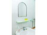 Яскраві квіти. Alex Apartments. Безконтактне заселення 24/7 22