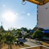 Яскраві квіти. Alex Apartments. Безконтактне заселення 24/7 26-27/28